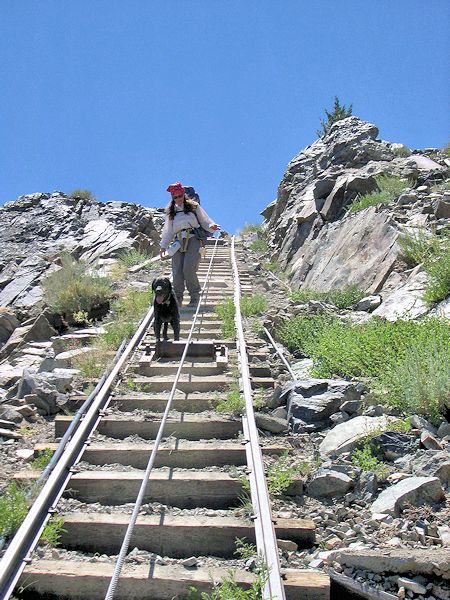 Descending the Edison tramway tracks shortcut Descending the Edison tramway tracks shortcut