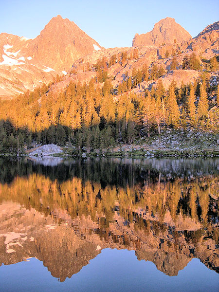 Mt. Ritter (left) and Banner Peak (right) sunrise from Ediza Lake Mt. Ritter (left) and Banner Peak (right) sunrise from Ediza Lake