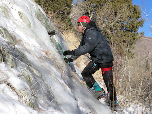 Natai climbing with solo tool Natai climbing with solo tool