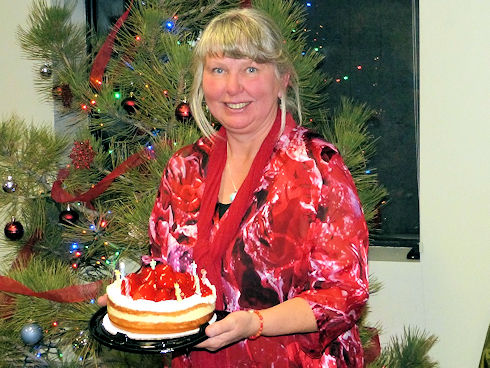 Heidi Vetter was looking very good with her strawberry birthday cake! Heidi Vetter was looking very good with her strawberry birthday cake!